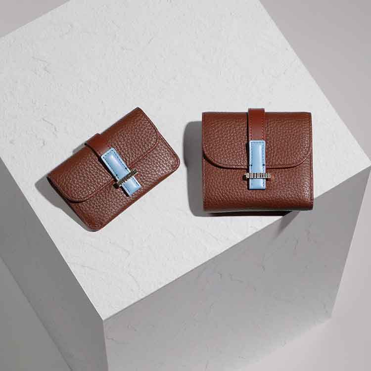 Paul Smith�i�|�[���E�X�~�X�j�̃V���b�v�j���[�X�u�l�C�V���[�Y���ē��ׁB�t���ʂ郌�U�[�����v