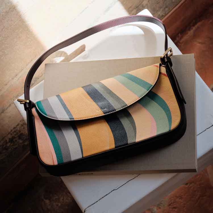 Paul Smith�i�|�[���E�X�~�X�j�̃V���b�v�j���[�X�u��̓��܂ł��Ƃ킸���B���ӂ̑z���ɍʂ��Y����M�t�g�v