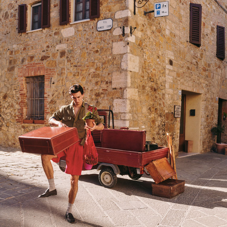 Paul Smith�i�|�[���E�X�~�X�j�̃V���b�v�j���[�X�u�ċx�݂̂��ł����ɁB�X�}�[�g�ɖ��������o�b�O�Ɖď����v