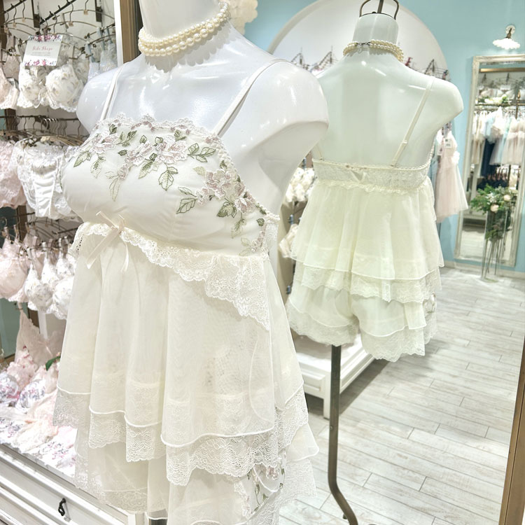 Risa Magli�i���T�}���j�̃V���b�v�j���[�X�u�̔����̃��A���o�C�t�ӂ���W���G���K���g�E�V��}�����[���v