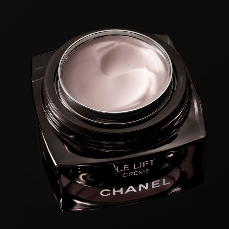 CHANEL�i�V���l���j�̃V���b�v�j���[�X�uNEW �� ���t�g �N���[�� N�v