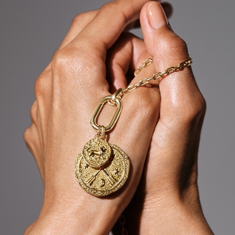 正規品 PANDORA 塔の上のラプンツェルのチャーム クリーム色 正規品 PANDORA 塔の上のラプンツェルのチャーム クリーム色