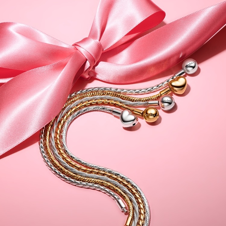 PANDORA パンドラ マグネットクラスプ ブレスレット チャーム付 PANDORA パンドラ マグネットクラスプ ブレスレット チャーム付