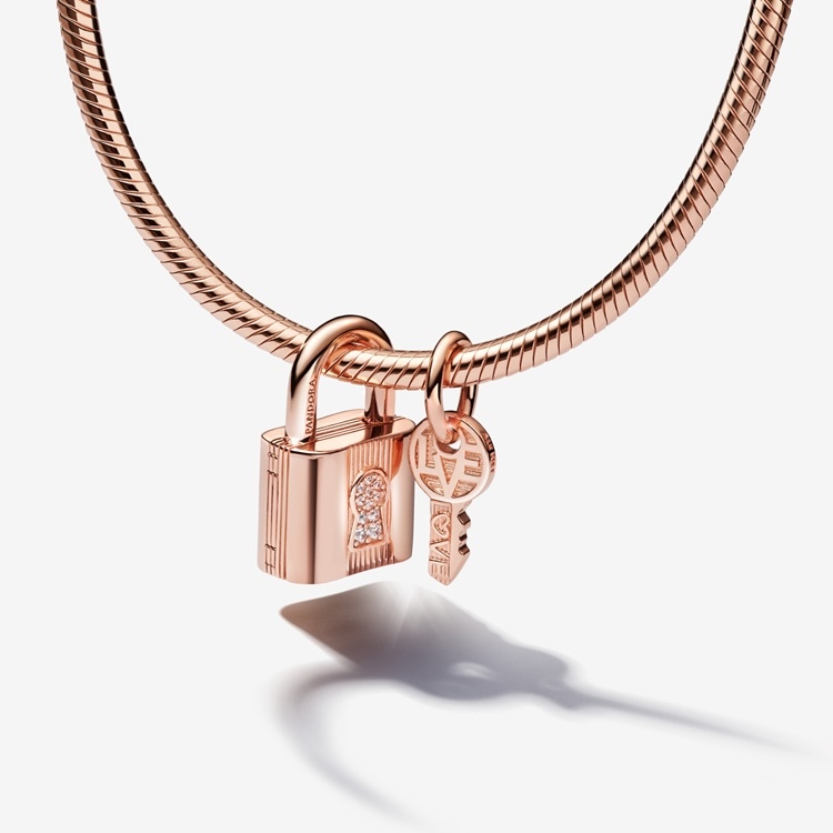 Pandora�i�p���h���j�̃V���b�v�j���[�X�u�p�h���b�N���L�[���`�[�t�̃W���G���[�yPandora�z�v