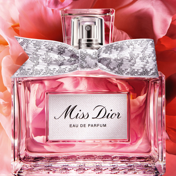 DIOR�i�f�B�I�[���j�̃V���b�v�j���[�X�u�����琶�܂�A�K�����^�ԁu�~�X �f�B�I�[���v����A�V�N�`���[�� �t���O�����X�o��v