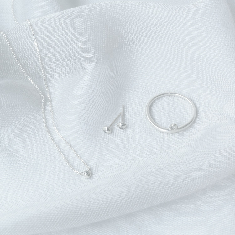 and cloud�i�A���h�N���E�h�j�̃V���b�v�j���[�X�u�y�{�������z�V�� "Grayscale" Collection�v