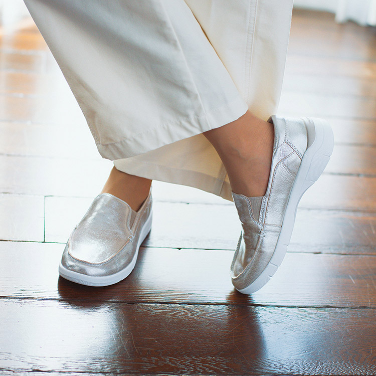 ROCKPORTibN|[gj̃Vbvj[XuyROCKPORTzꂢ߂JWA܂ŁIɉ؂₩Y郁^bNJ[̃Xj[J[v