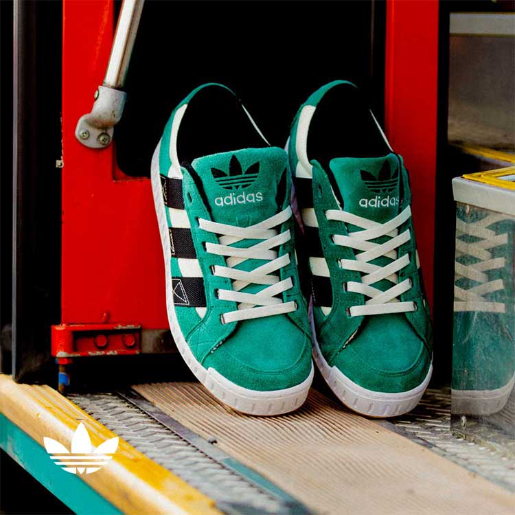 adidas Flagship Store｜アディダス フラッグシップ ストアのトピックス「【アディダス公式】ロースーツの新しいカラー「COLLEGE  GREEN」が登場！！ 」 - ZOZOTOWN