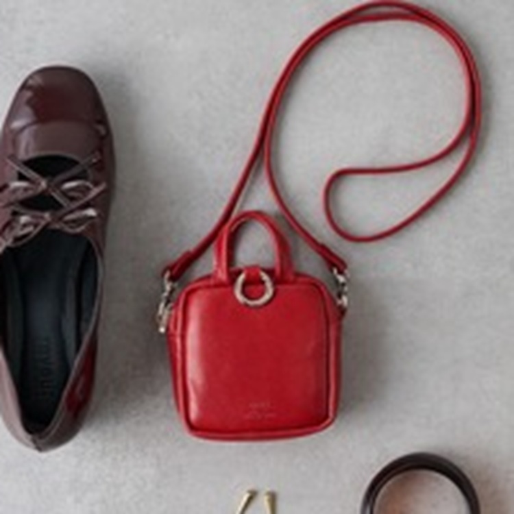 Cassette Chart�i�J�Z�b�g�`���[�g�j�̃V���b�v�j���[�X�u���C�t�X�^�C���Ɋ��Y���A�������������Ă郌�b�h�J���[�̃t�@�b�V�����A�C�e���v