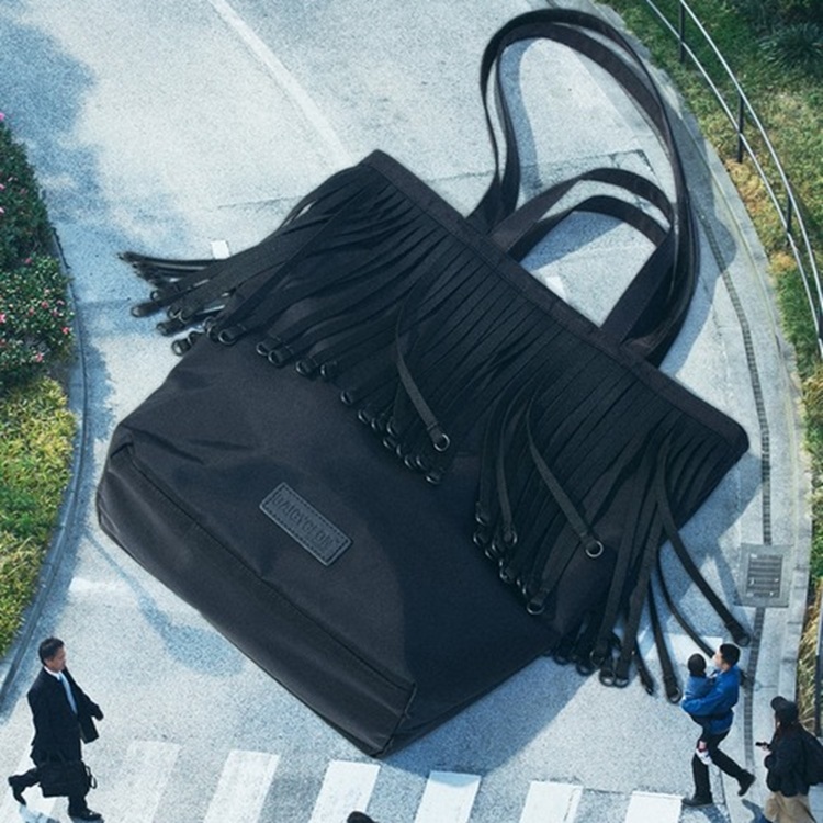 Cassette Chart�i�J�Z�b�g�`���[�g�j�̃V���b�v�j���[�X�u�ו��̑����銦�g���̂���V�[�Y���ɕ֗��ȑ�e�ʃo�b�O�v