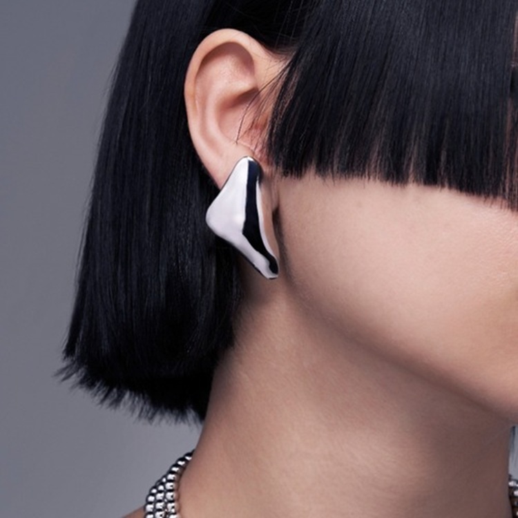 Cassette Chart�i�J�Z�b�g�`���[�g�j�̃V���b�v�j���[�X�u�����炵���S��ƌ����咣�����A�N�Z�T���[�uIRIS47�v�̖��́v