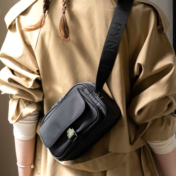 HAYNI�i�w�C�j�j�̃V���b�v�j���[�X�u�yHAYNI (�w�C�j)�z��Ԃ�ł��o�����B�t�ɂ҂�����̃V�����_�[�o�b�O�B�v