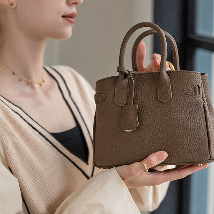 HAYNI�i�w�C�j�j�̃V���b�v�j���[�X�u�yHAYNI (�w�C�j)�z�V�����ɑI�т����A������ƌ����o�b�O�B�v