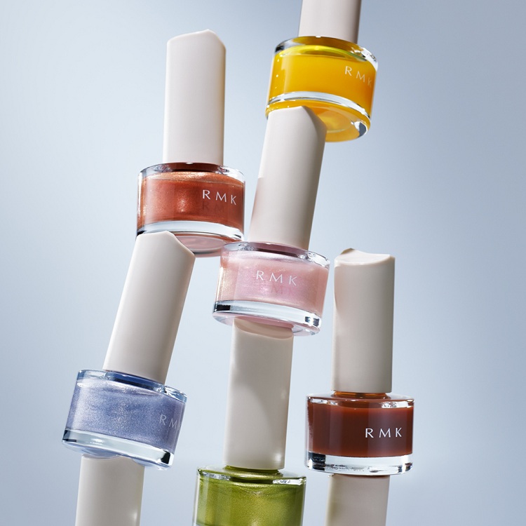RMK�i�A�[���G���P�[�j�̃V���b�v�j���[�X�u�y�{�������z�F�Ƃ�ǂ�̃v���C�t���ȃl�C���J���[���z�˂��ɉf����Č���A�C�V���h�E�v