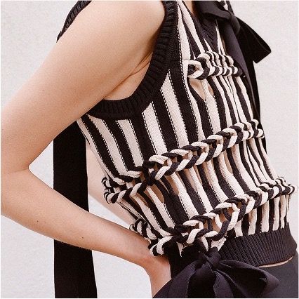 Olive Crochet Skirt leinwande