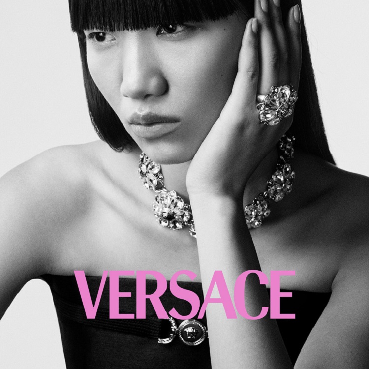 メドゥーサ スクエア リング（リング）｜VERSACE（ヴェルサーチ）の