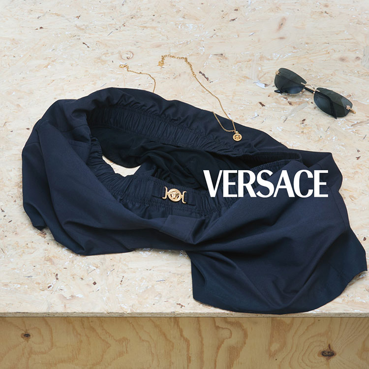 現行品7万 VERSACE タグ　ネックレス　ゴールド　メデューサ プレート VERSACE ゴールドメデューサネックレス - メルカリ