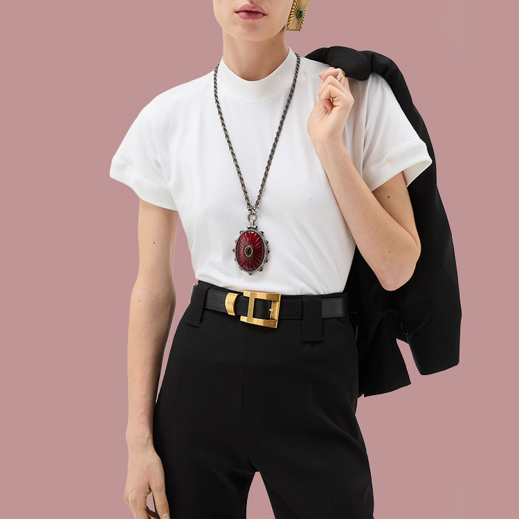 VERSACE�i���F���T�[�`�F�j�̃V���b�v�j���[�X�u���������J�̓����A���F���T�[�`�F �E�F�A�ŉ؂₩�� / VERSACE�v
