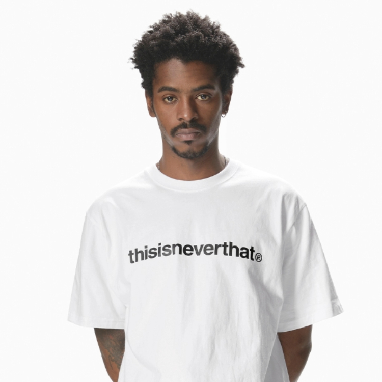 thisisneverthat�i�f�B�X�C�Y�l�o�[�U�b�g�j�̃V���b�v�j���[�X�u�l�C��T-Logo Tee�V�F�����v