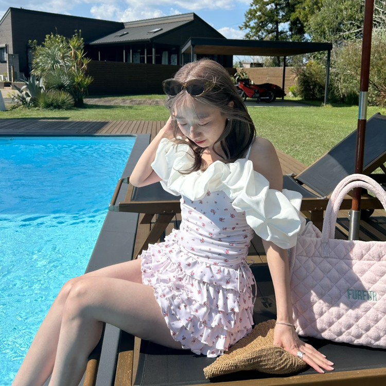 FURFUR�i�t�@�[�t�@�[�j�̃V���b�v�j���[�X�u�yFURFUR�z�Ă��y���ށA�t�F�~�j���ȃX�E�B���E�F�A���o��B�v