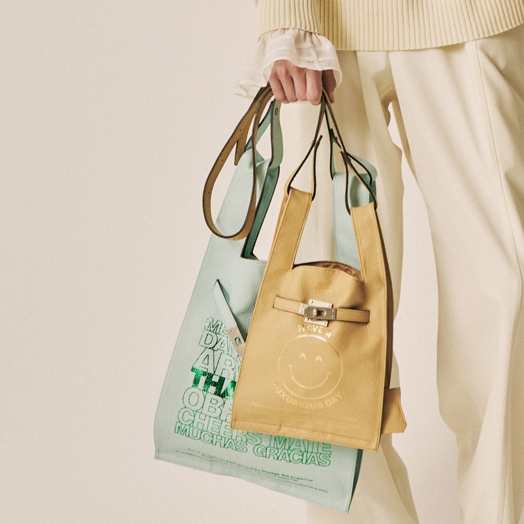 market shoulder bag in shrink leather（ショルダーバッグ