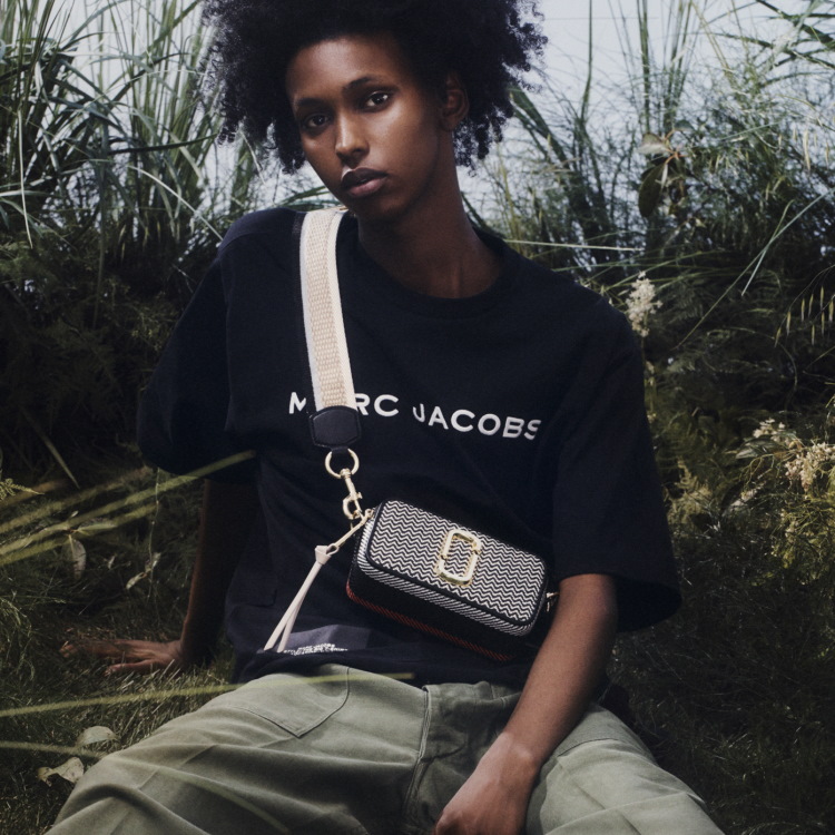 THE NEW LOGO WEBBING STRAP/ザ ニューロゴ ウェビング ストラップ(ショルダーバッグ)|MARC JACOBS( マークジェイコブス)のファッション通販 - ZOZOTOWN THE NEW LOGO WEBBING STRAP/ザ ニューロゴ ウェビング ストラップ(ショルダーバッグ)|MARC JACOBS( マークジェイコブス)のファッション通販 - ZOZOTOWN
