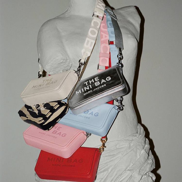 匿名発送 新品 MARC JACOBS マークジェイコブス スナップショット  