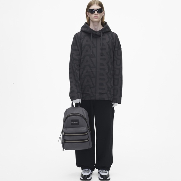 MARC JACOBSi}[NWFCRuXj̃Vbvj[XufC[gɂ҂ȃobNpbN̂ЉI/MARC JACOBSv