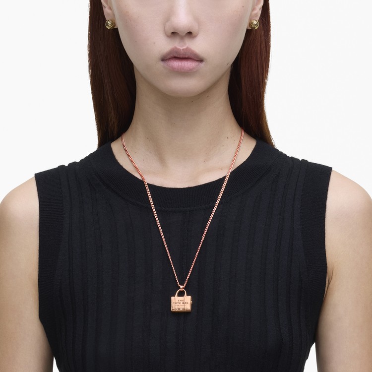 MARC JACOBSi}[NWFCRuXj̃Vbvj[Xu؂₩ɁA肰ȂlC㏸WG[̂Љ/MARC JACOBSv