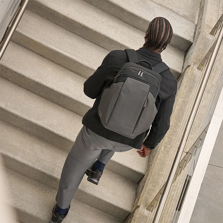 TUMI�i�g�D�~�j�̃V���b�v�j���[�X�u�qNEW ARRIVALS�r������y�₩�ɃA�b�v�f�[�g���� TUMI AXIS�v
