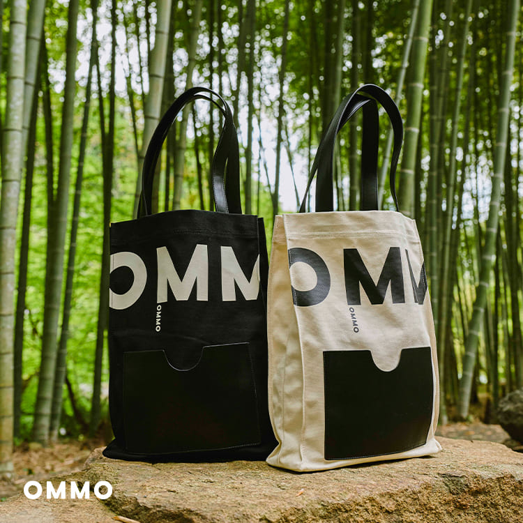 OMMO�i�I�[�G���G���I�[�j�̃V���b�v�j���[�X�uA4�T�C�Y�̃t�@�C����PC�����܂�OMMO LOGO TOTE�v