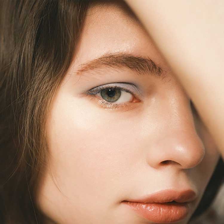 DIDION�i�f�B�f�B�I���j�̃V���b�v�j���[�X�u�~�̃R�[�g�X�^�C���ɁA���񂾃u���[�̗]�C���v