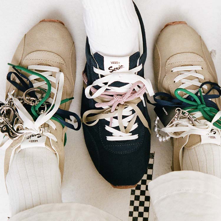 VANS�i���@���Y�j�̃V���b�v�j���[�X�u�V���[���[�X���J�X�^�}�C�Y���Ċy���߂�A�X�[�p�[���[�v�� �g���[�i�[���o��B�v