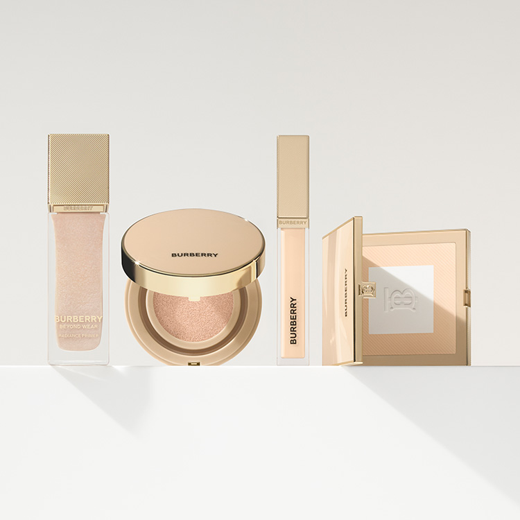 バーバリー ビヨンド ウェア セッティング ＆ リファイニング パウダー