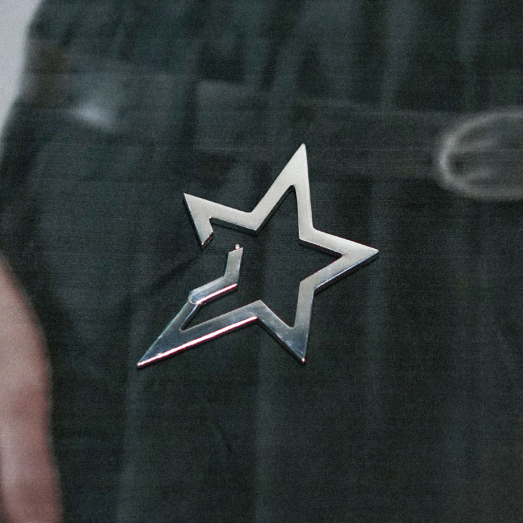 BED j.w. FORDixbhtH[hj̃Vbvj[XuACRjbNȃX^[`[tJriZOZOōēׁv