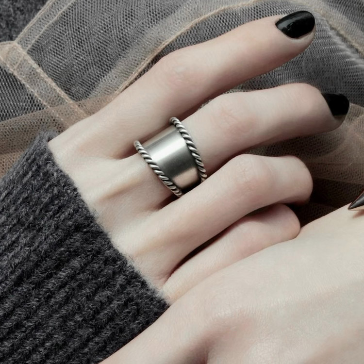 Soierie�i�\�����[�j�̃V���b�v�j���[�X�u�ySoierie�z�������߂̃����O�����Љ�v