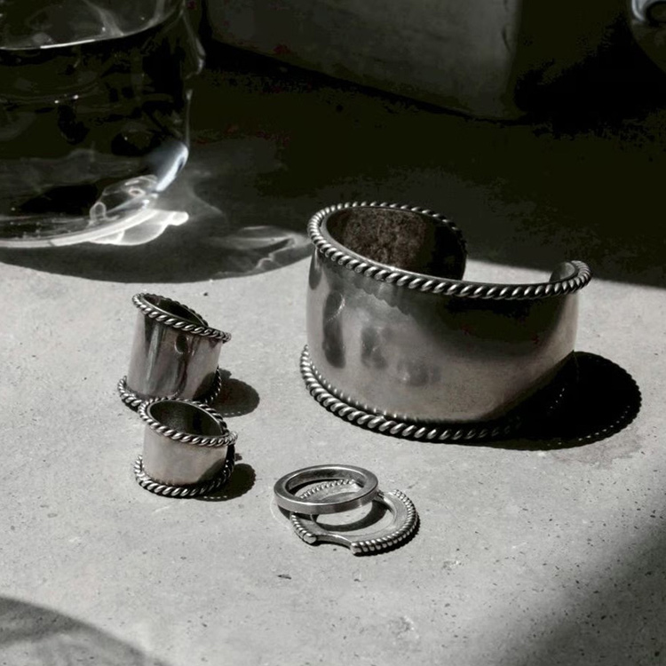 Soierie�i�\�����[�j�̃V���b�v�j���[�X�u�ySoierie�z" �c�C�X�g �V���[�Y" �����Љ�v