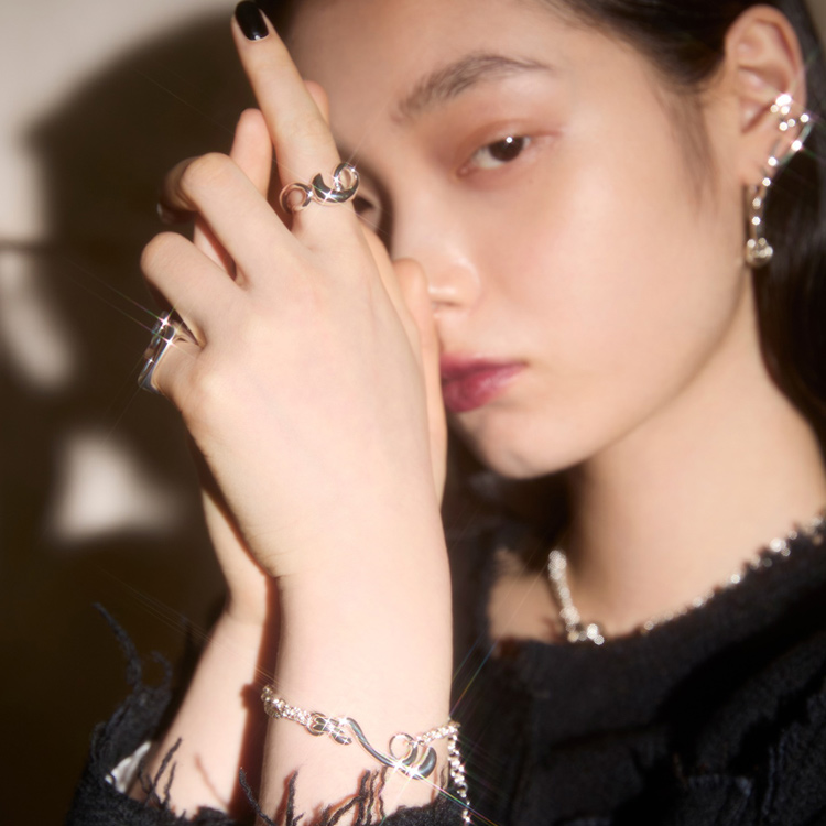 Soierie�i�\�����[�j�̃V���b�v�j���[�X�u�ySoierie�z�f�����������ۂÂ���W���G���[�v