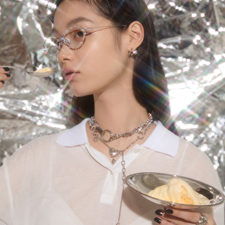 Soierie�i�\�����[�j�̃V���b�v�j���[�X�u�ySoierie�z�n�[�g���`�[�t�̃W���G���[�v