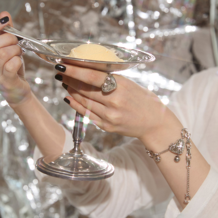 Soierie�i�\�����[�j�̃V���b�v�j���[�X�u�ySoierie�z�V�������ʂ�W���G���[�v