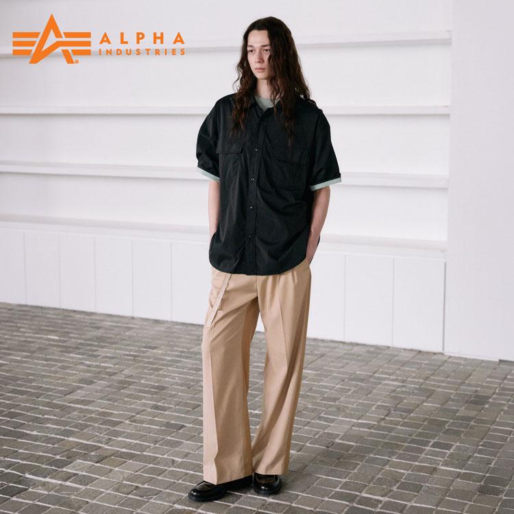 Alpha Industries�i�A���t�@�C���_�X�g���[�Y�j�̃V���b�v�j���[�X�u�^�E�����[�X�ō��킹���������V���c|Alpha Industries|�v