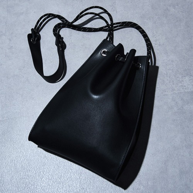 MAISON CLUB�i���]���N���u�j�̃V���b�v�j���[�X�u�V�N�ɐV���������{���o�b�O���W�v