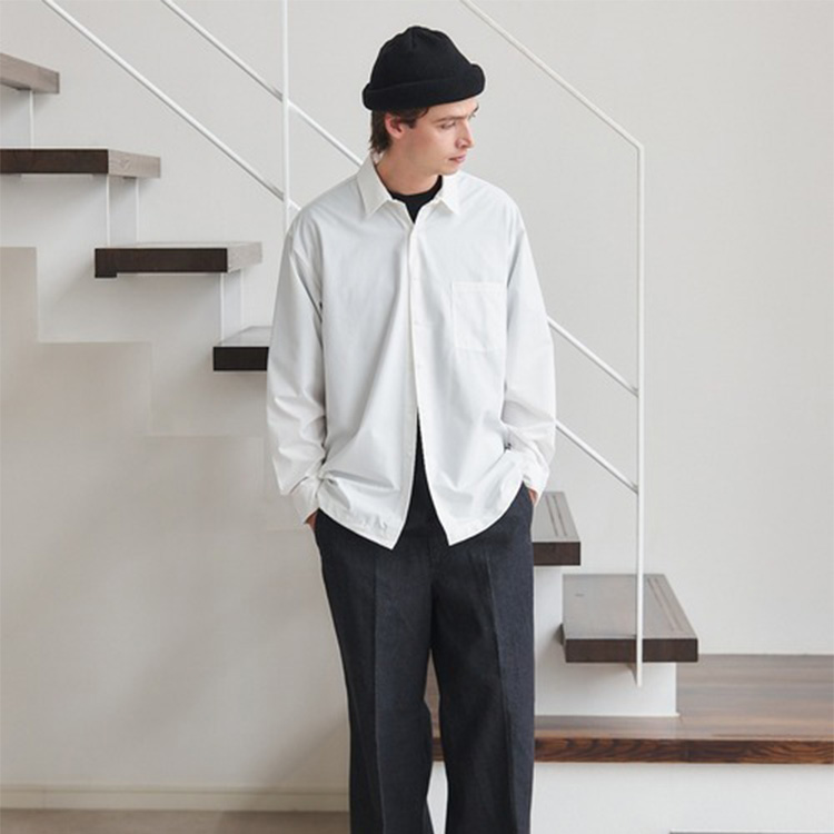 MAISON CLUB�i���]���N���u�j�̃V���b�v�j���[�X�u�{�̃V���G�b�g�Ŗ�����B�������ꂽ��l�́u�I�[�o�[�T�C�Y�������b�N�X�v�v