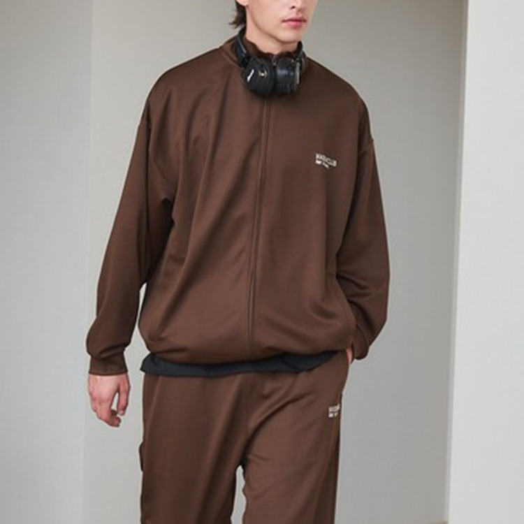 MAISON CLUB�i���]���N���u�j�̃V���b�v�j���[�X�u�ꖇ�ŃT�}�ɂȂ�B��l�̃����b�N�X�X�^�C���B�v