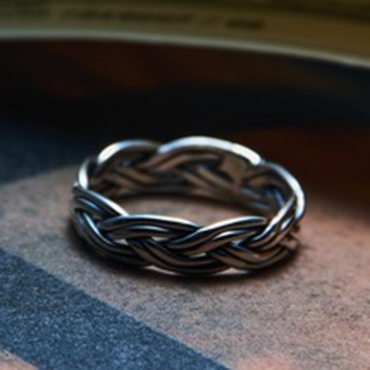 MAISON CLUB�i���]���N���u�j�̃V���b�v�j���[�X�u�V���o�[925�Ŏd�グ����l�̐��������O�v