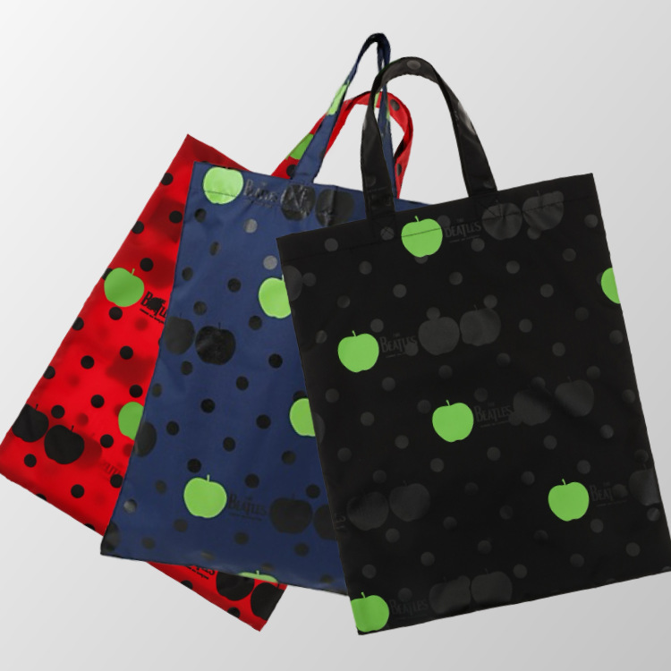 COMME des GARCONS POCKET�i�R���f�M�����\�� �|�P�b�g�j�̃V���b�v�j���[�X�uRE STOCK �wBEATLES NYLON TOTO BAG�x�v