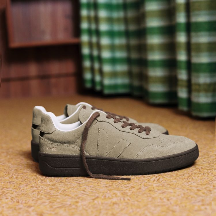 VEJA�i���F�W���j�̃V���b�v�j���[�X�u�X�^�C���b�V���ȃf�U�C���Ɖ��K�ȗ����S�n���o�����X�悭���˔������uV-90�v�v