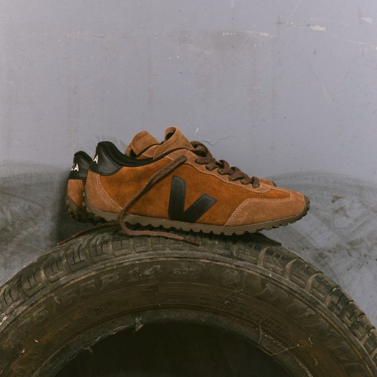 VEJA�i���F�W���j�̃V���b�v�j���[�X�u�H�̑����ɁA�u���E�����B�v