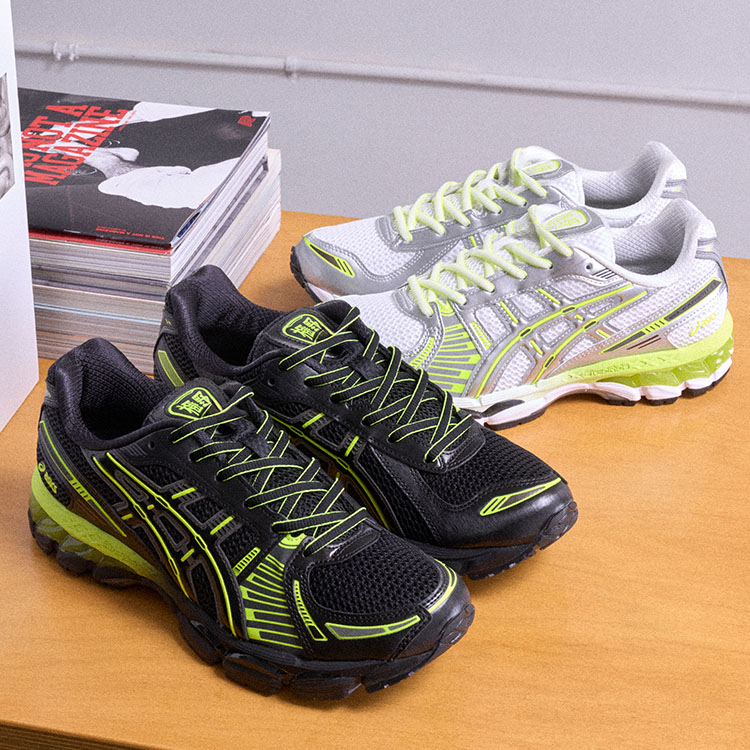 atmos pink�i�A�g���X�s���N�j�̃V���b�v�j���[�X�uatmos �� Albino & Preto �ɂ�� asics GEL-KAYANO 12.1 �ʒ����f���v