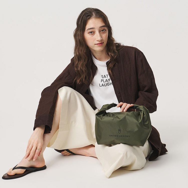 UNITED ARROWS�i���i�C�e�b�h�A���[�Y�j�̃V���b�v�j���[�X�u�C�y�Ɏg����A�ȈՕۗ�o�b�O�v